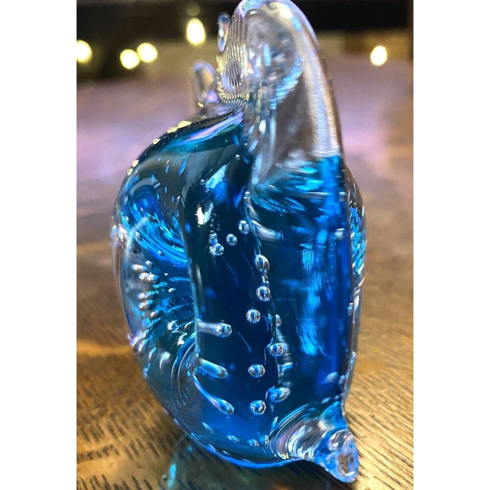 VTG ANTWERP SWEDEN ART GLASS BLUE FISH DECOR PAPERWEIGHT CLEAR POLISHED BASE - Picture 2 of 6